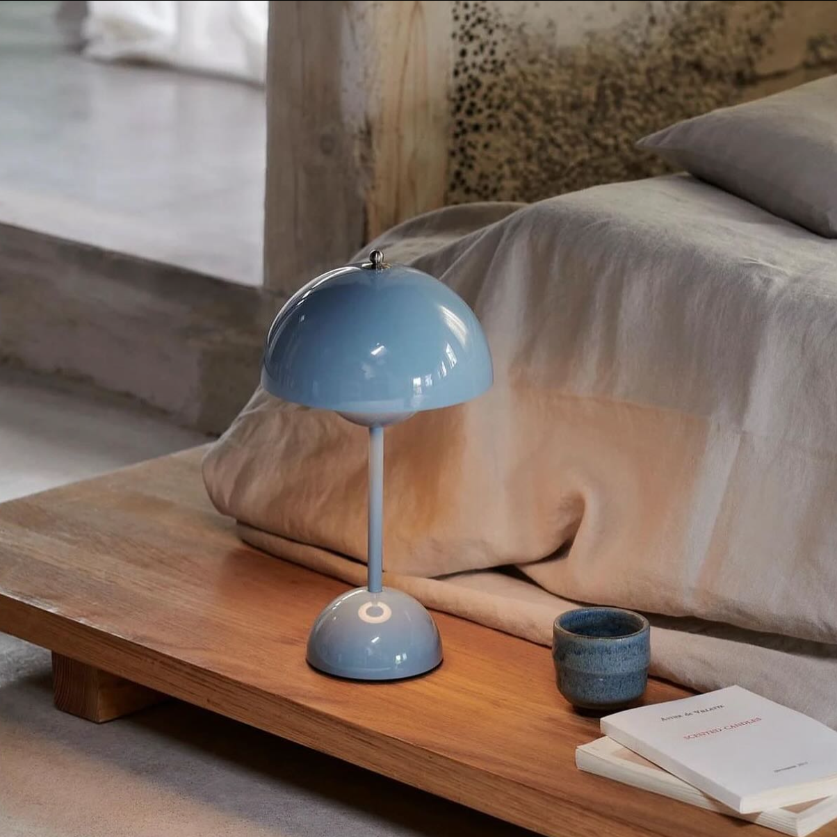Blue Flowerpot Portable LED rechargeable Table Lamp – Vintage Touch Lamp