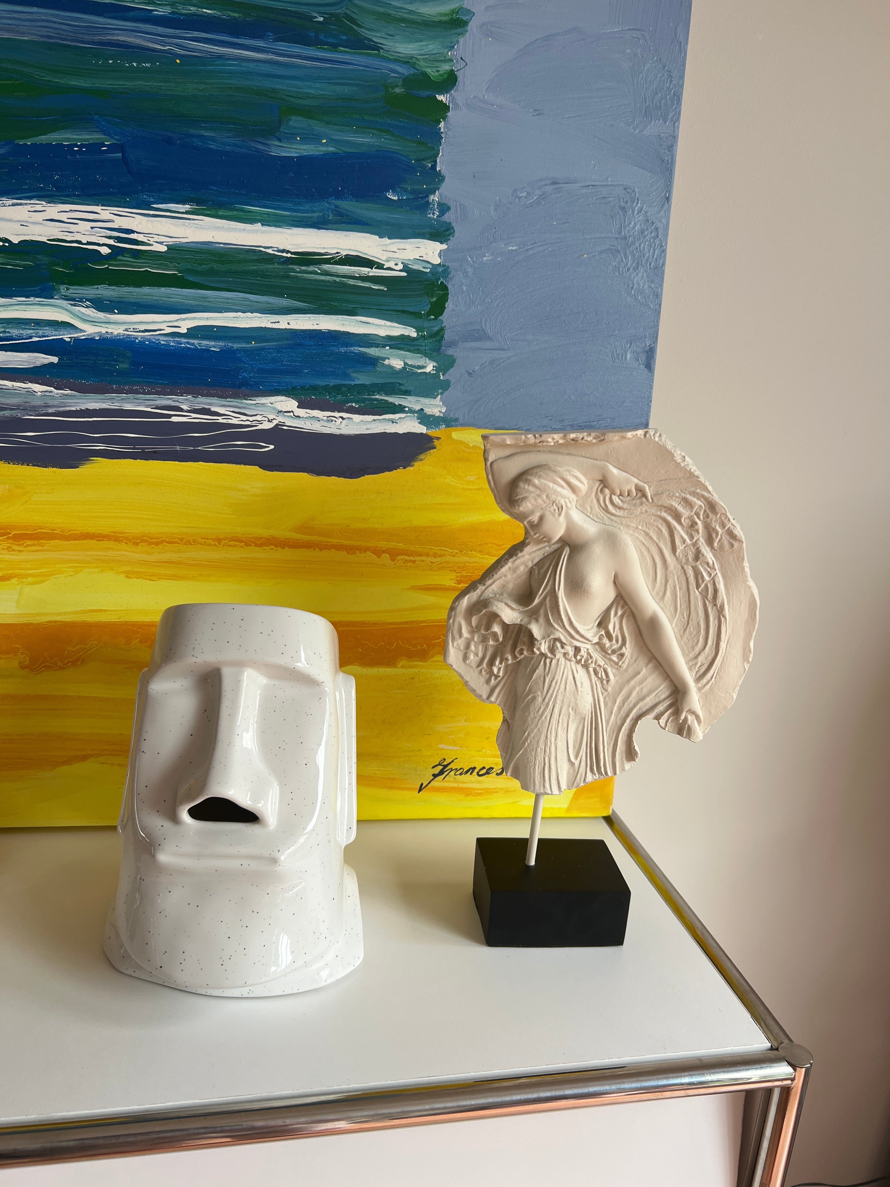 French Vintage Style Venus Sculpture – Retro Decorative Figurine Sofa By Design