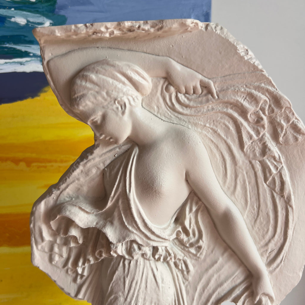 French Vintage Style Venus Sculpture – Retro Decorative Figurine Sofa By Design