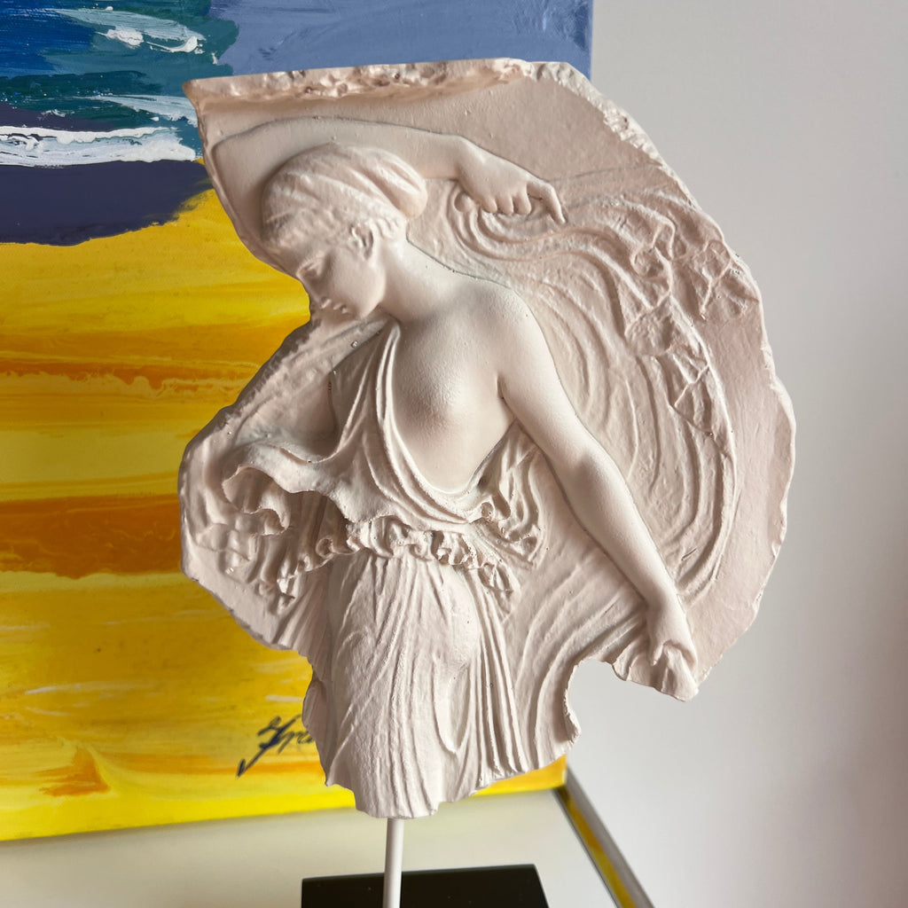 French Vintage Style Venus Sculpture – Retro Decorative Figurine Sofa By Design